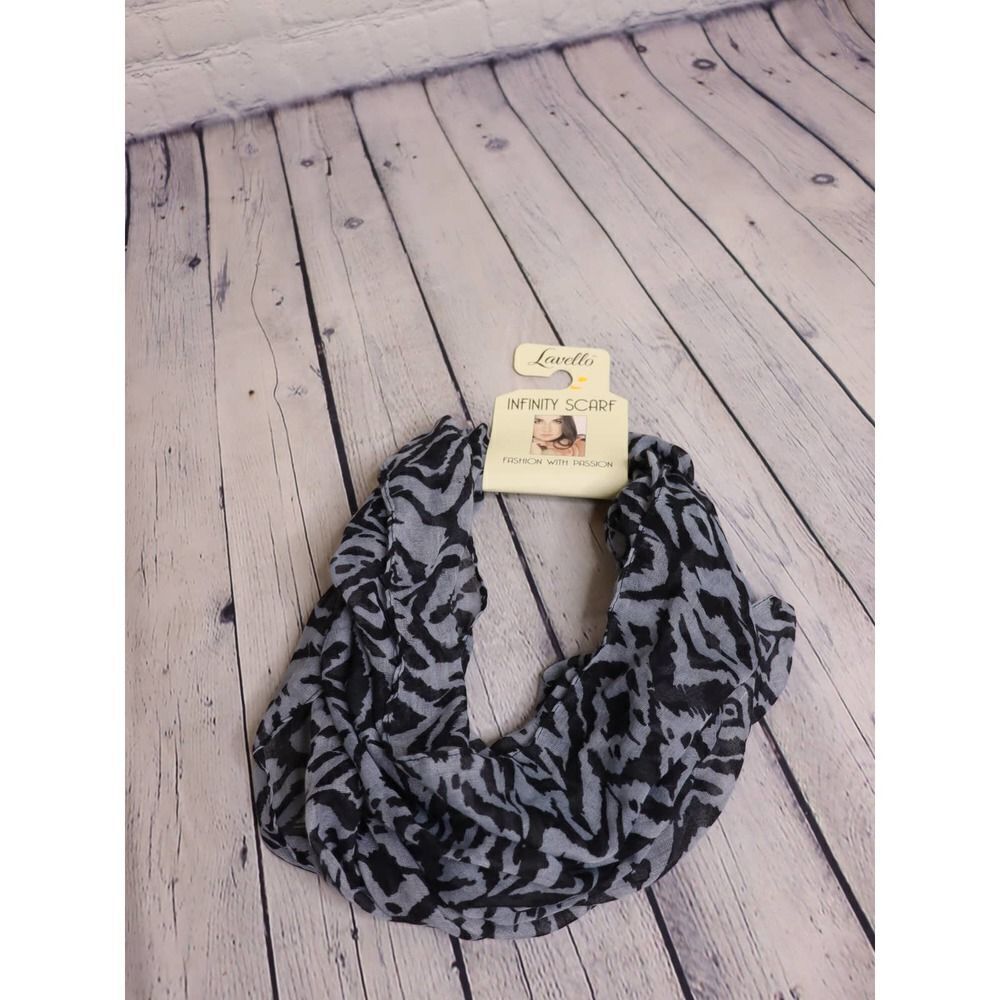 🌈5/25 BNWT Zebra Infinity Scarf!